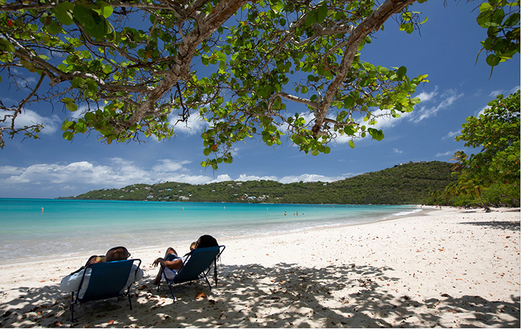 A couple relaxing under a tree on Magens Bay